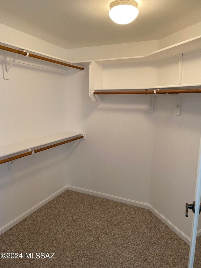 Building Photo - 653 N. Encanto Village Way