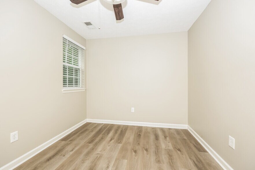 Building Photo - 607 Doral Pointe