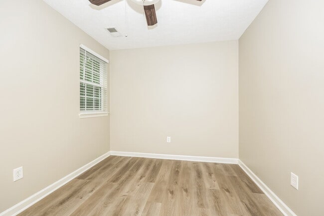 Building Photo - 607 Doral Pointe
