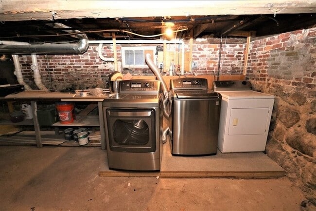 Building Photo - 254 Broadway