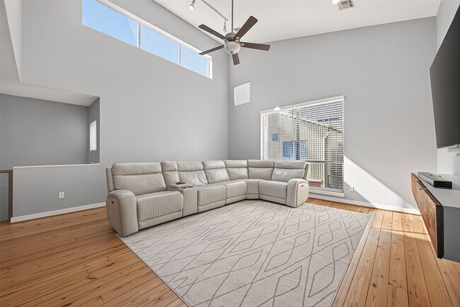 Building Photo - 6911 Yellowstone Way Dr