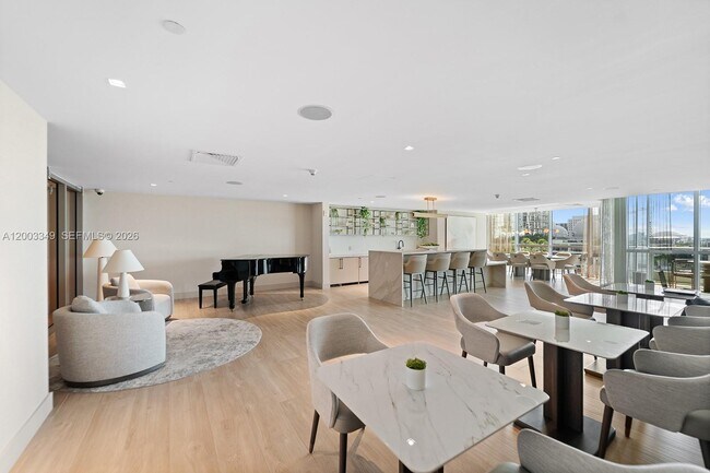 Building Photo - 900 Biscayne Blvd