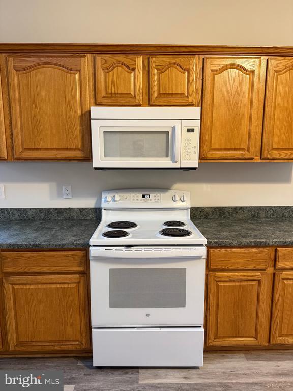 Building Photo - 6407 Sunset Rd