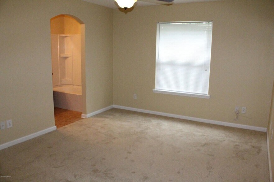 Building Photo - 6852 Misty View Dr
