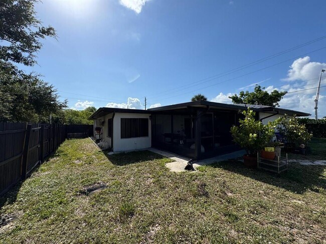 Building Photo - 1663 Birchcrest Blvd