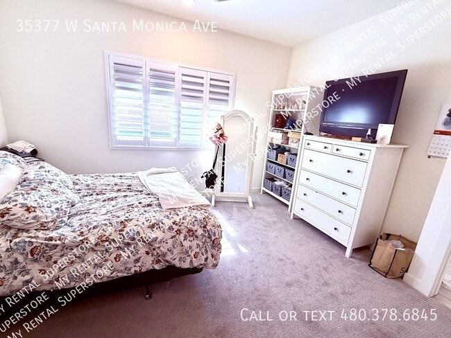 Building Photo - 35377 W Santa Monica Ave