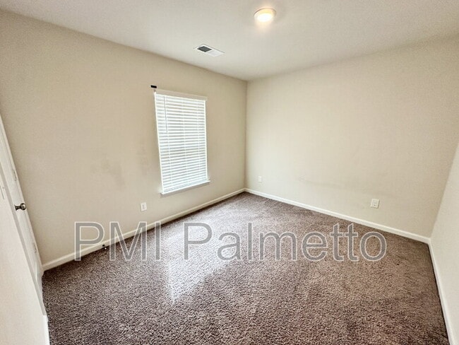 Building Photo - 335 Chetsley Dr