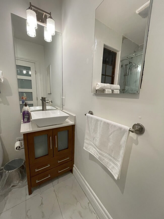 Building Photo - 1215 Altamead Dr