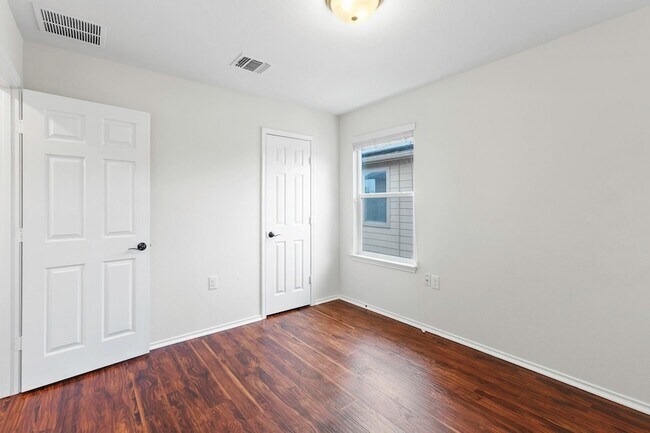 Building Photo - 11412 Barns Trail