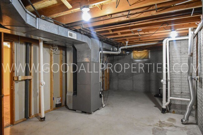 Building Photo - Charming 3 Bedroom in West Des Moines Home for Rent