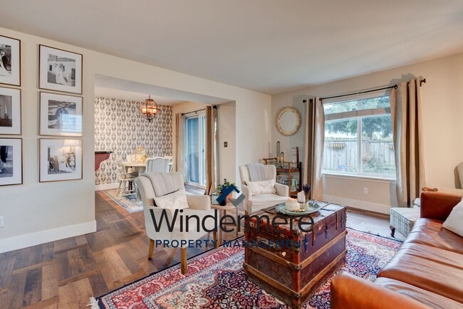 Building Photo - 3 Bed 2.5 Bath Townhome