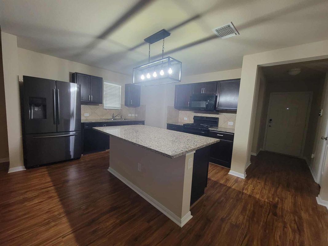 Building Photo - 213 Camellia Dr