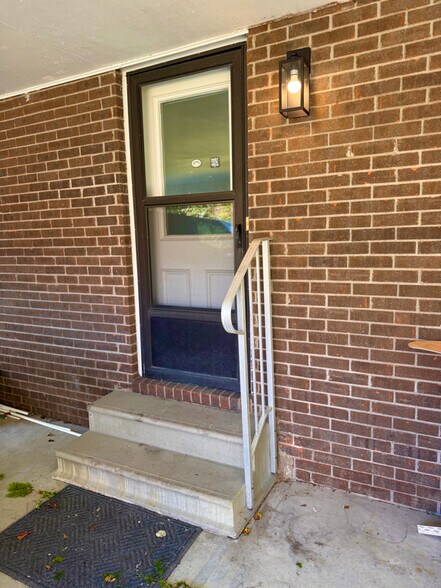 Building Photo - 597 Bluebird Dr