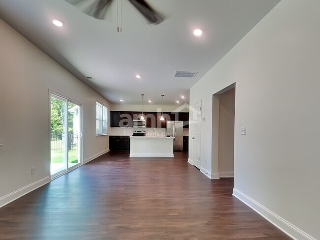 Building Photo - 611 Rivermist Dr