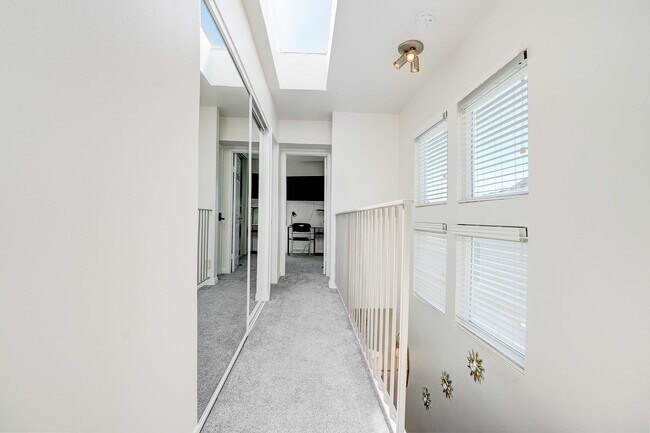 Building Photo - 832 13th St