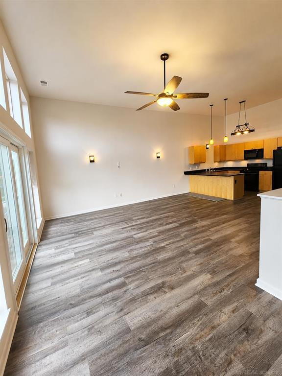 Building Photo - Downtown Mount Clemens Loft 2 Bedroom, 1 Bath Top Floor, Garage. Soaring 20-Foot Ceilings, Dramat...