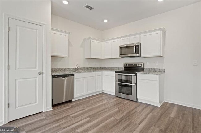 Building Photo - 541 Magnolia Cir