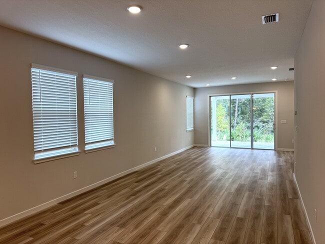 Building Photo - 96549 Stillpoint Wy
