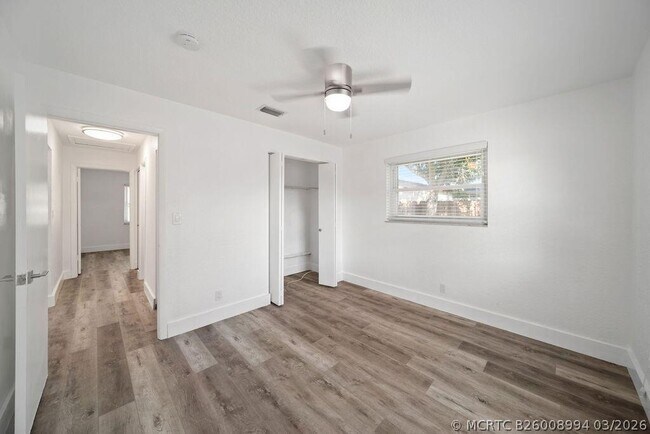 Building Photo - 518 Kingbird Cir