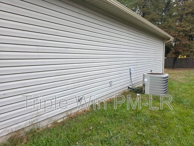 Building Photo - 12 Gold Meadow Loop