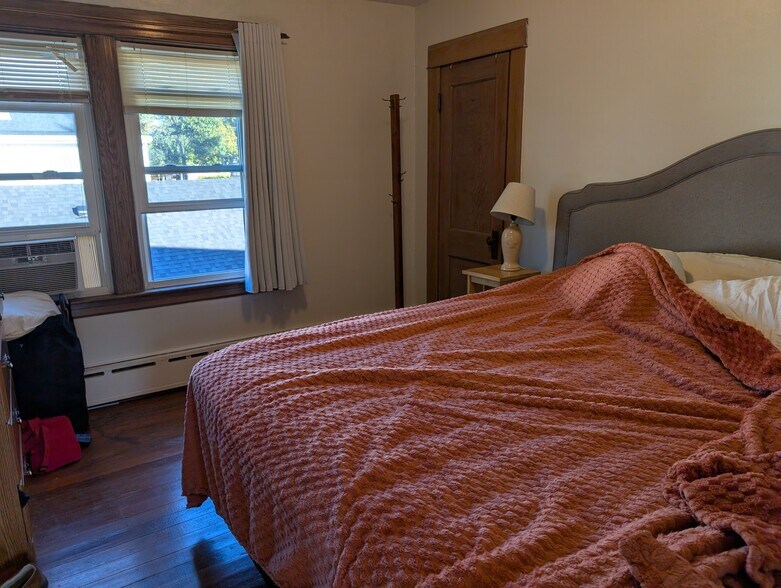 Bedroom 1 - 8 Valley St