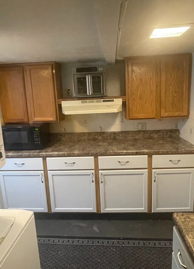 Primary Photo - 2342 E 13th St