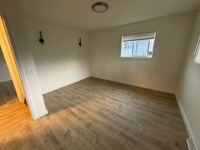 Building Photo - FULLY GUTTED & RENOVATED 5-Bedroom Home in...