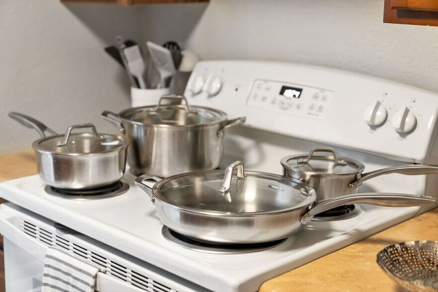 Building Photo - 779 34th St SE