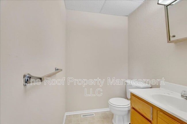 Building Photo - 701 Linwood Dr