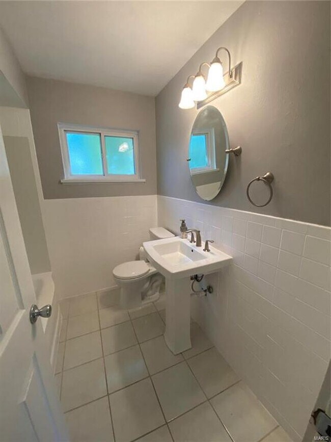 Building Photo - 178 Floralea Pl