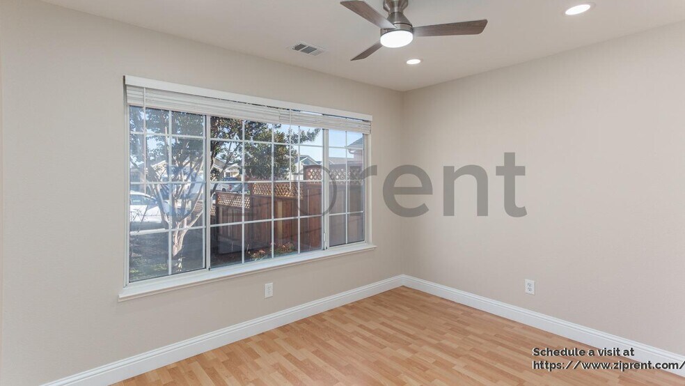 Building Photo - 391 Cll Cabezal