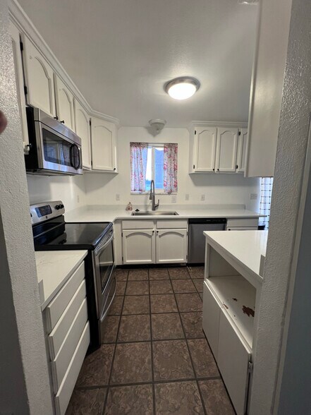 Building Photo - 2233 W 200 N