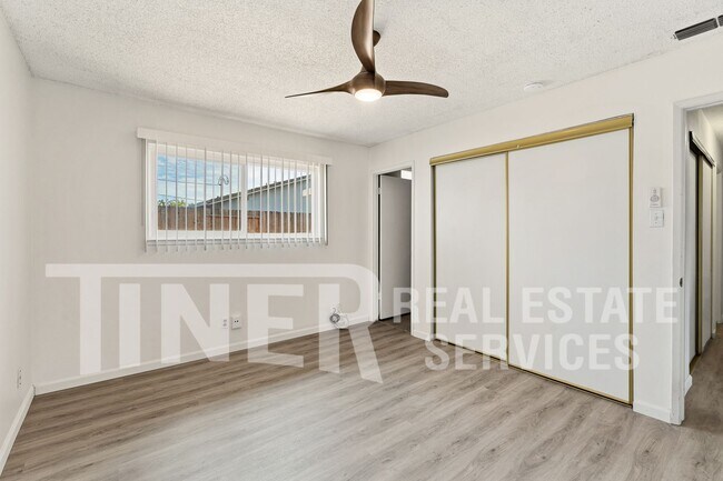 Building Photo - 3729 Moonbeam Dr