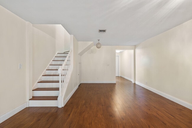 Building Photo - 217 Georgian Park Dr