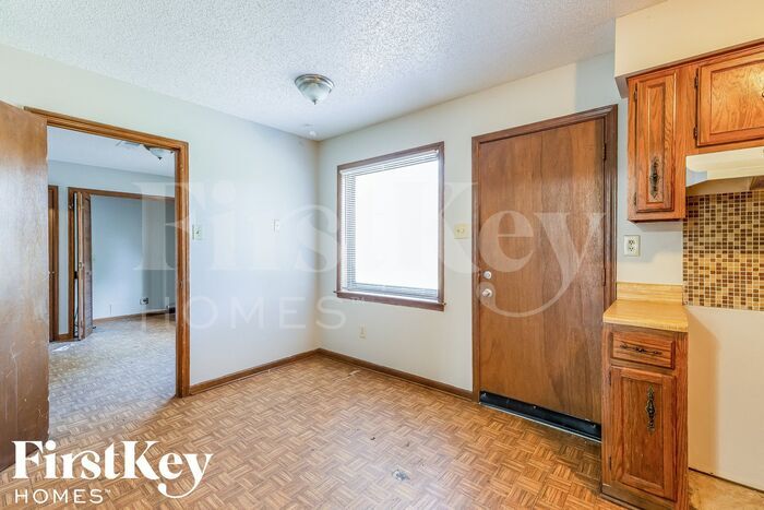 Building Photo - 5982 Rosewind Cir W