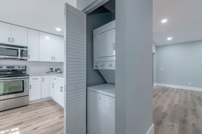 Building Photo - 1579 Springside Dr