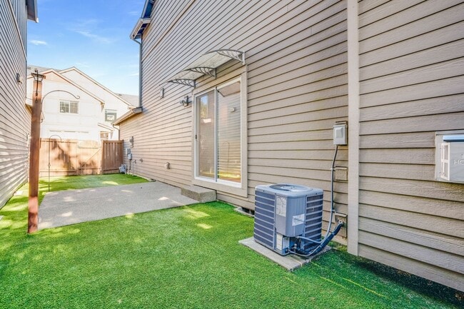 Building Photo - Beautiful 3 Bed, 2.5 Bath Rental Home in W...
