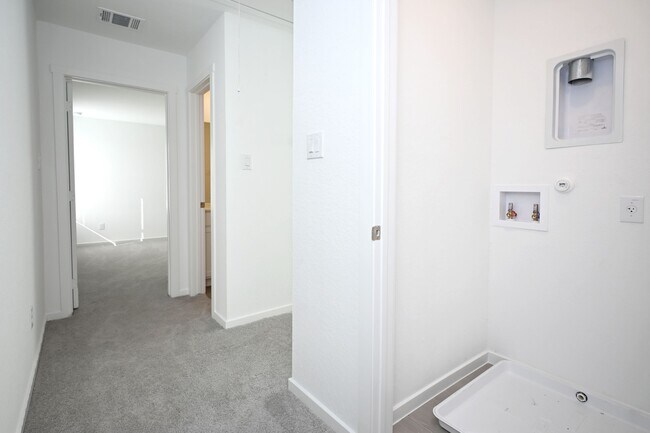 Building Photo - 7639 Varo Gln