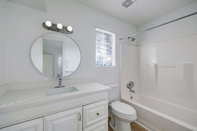 Building Photo - 1401 Castle Ct