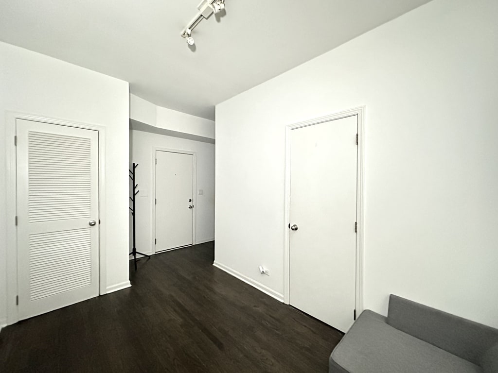 Building Photo - 5054 N Winthrop Ave