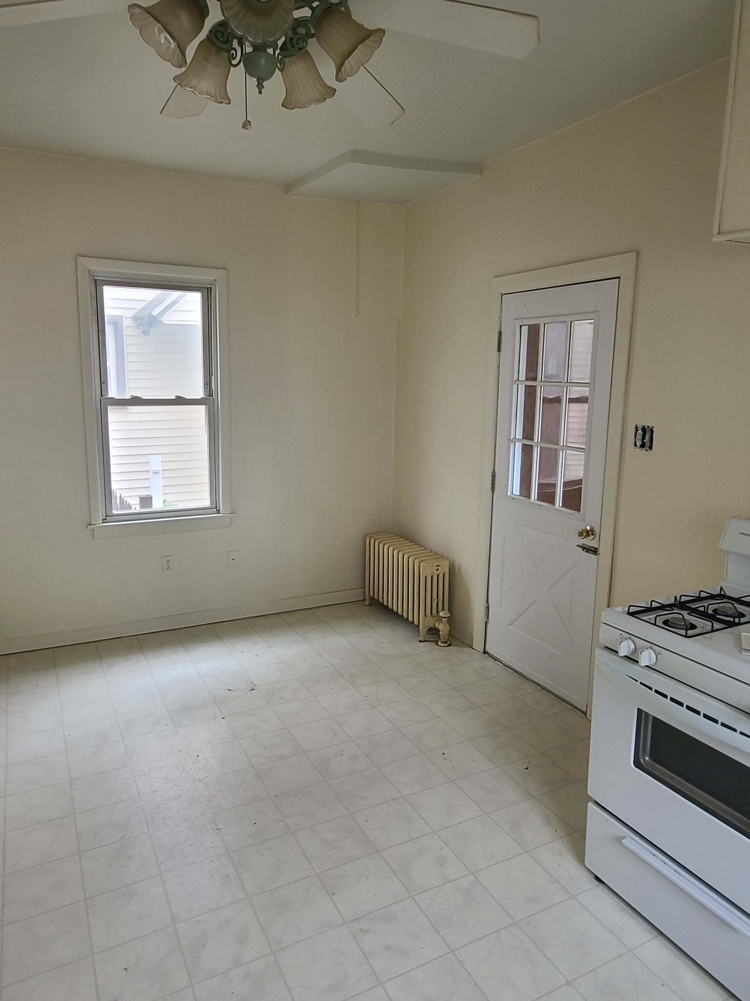 Building Photo - 236 Taft St