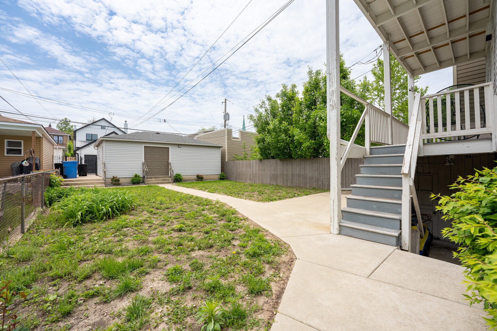 Building Photo - 2853 W Dickens Ave
