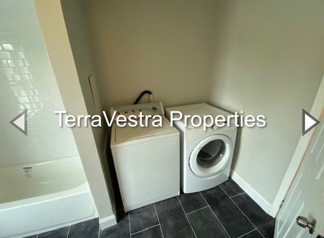 Building Photo - Recently Renovated 3 Bed in Millville!