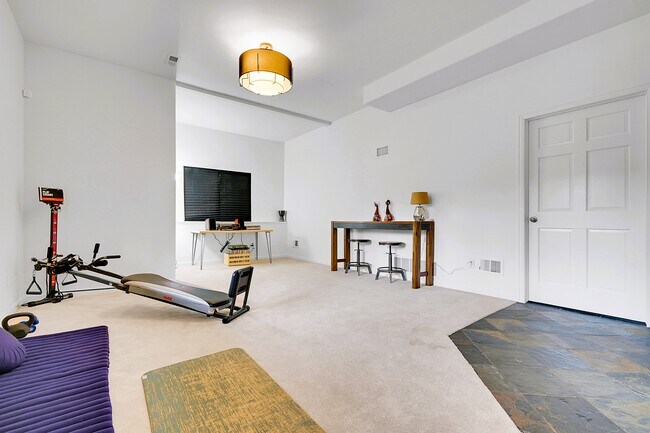 Building Photo - 28384 Kinnikinick Rd