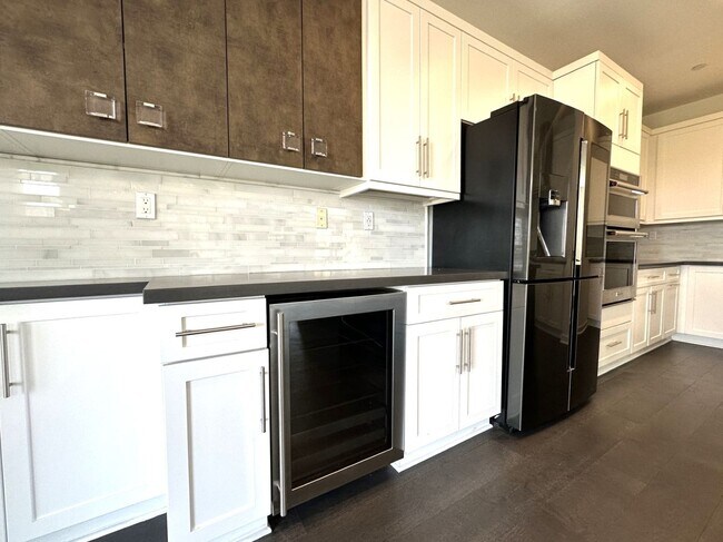 Building Photo - Civita/Apex – Luxury 3BR 3.5BA, Valley Vie...