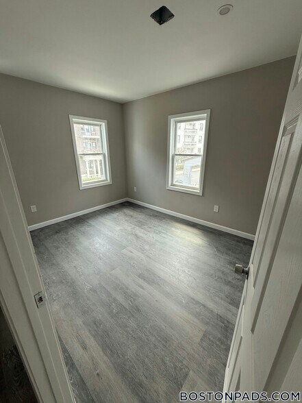 Building Photo - 16 Long Ave