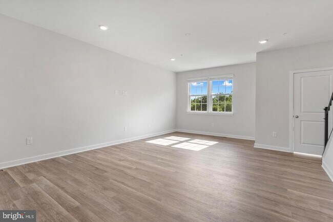 Building Photo - 16502 Green Glade Dr