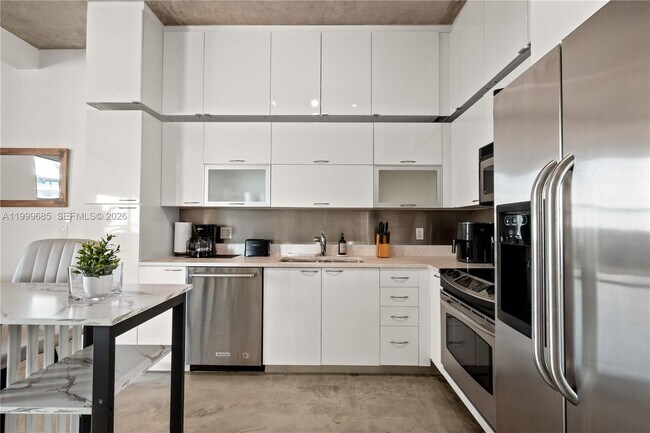 Building Photo - 234 NE 3rd St