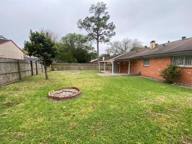 Building Photo - 12730 Labelle Ln