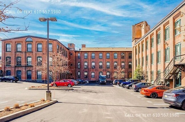 Building Photo - 1 Bedroom - 1 Bath loft apartment located ...